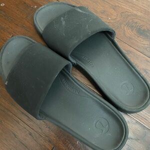 Lululemon slides